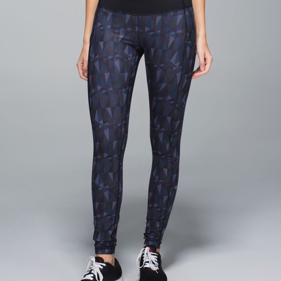 Lululemon Speed Tight Stained Glass Love night black in Size 4 - Picture 2 of 7